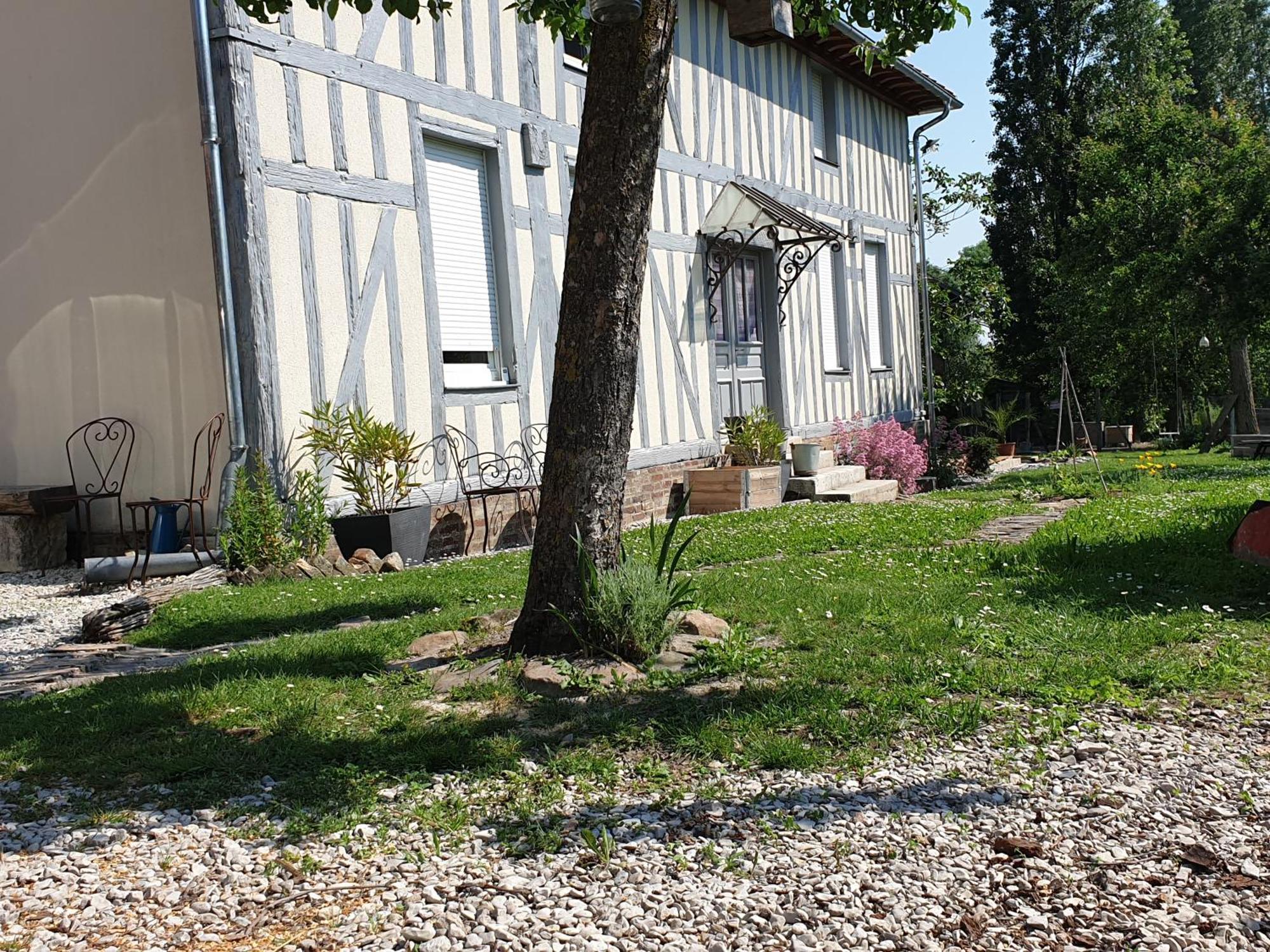 Bed and Breakfast Sous Les Toits Dosches Esterno foto